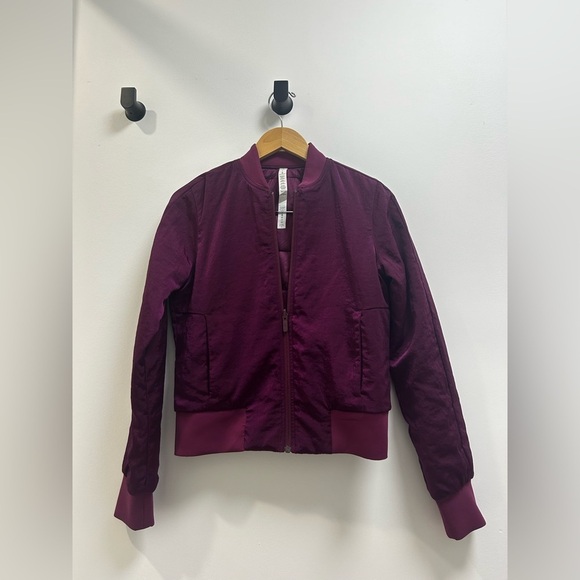 Lululemon Non-Stop Bomber *Reversible *Marvel - size 4 - Picture 2 of 8